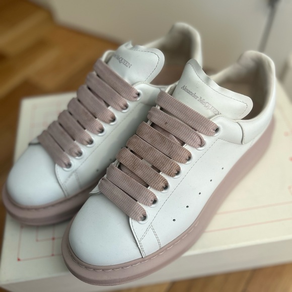 Alexander McQueen - Picture 4 of 5